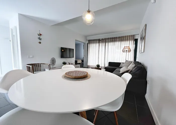 شقة - Sleeps 4 - Parking - Close *