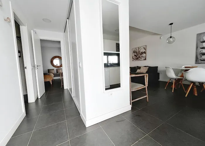 - Sleeps 4 - Parking - Close *